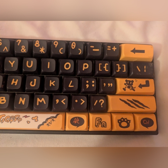 Black and Yellow XVX M61 Tiger Gaming Keyboard Graffiti Style - Picture 6 of 14